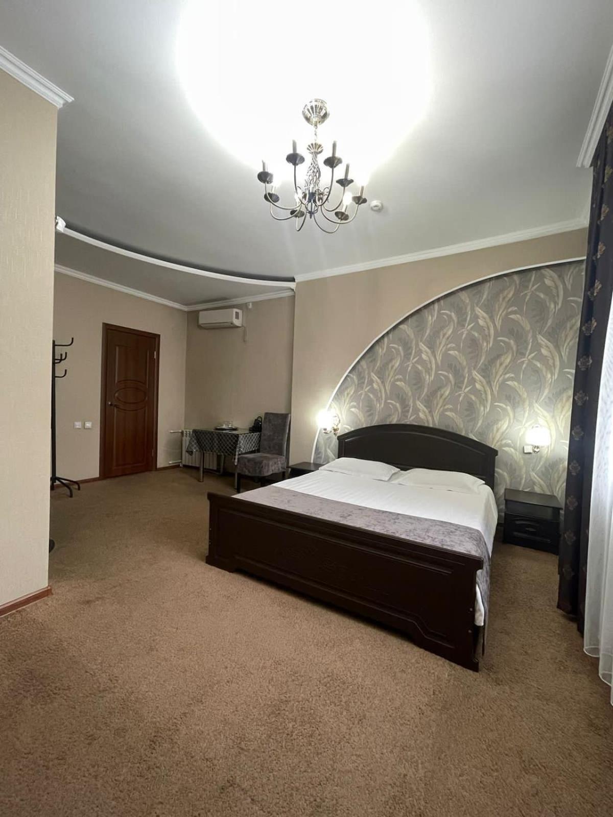 Vip Mini Hotel セメイ エクステリア 写真