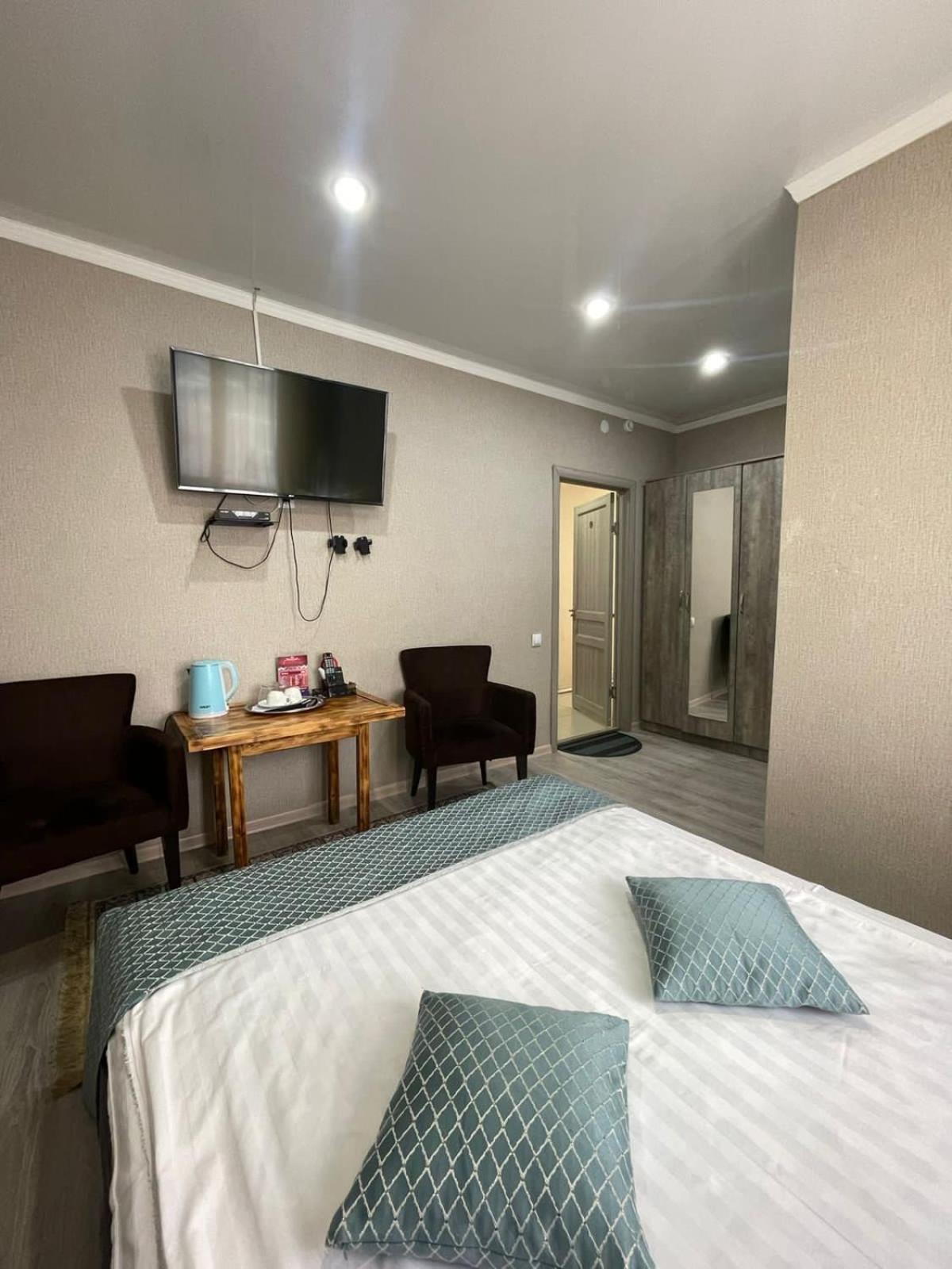 Vip Mini Hotel セメイ エクステリア 写真