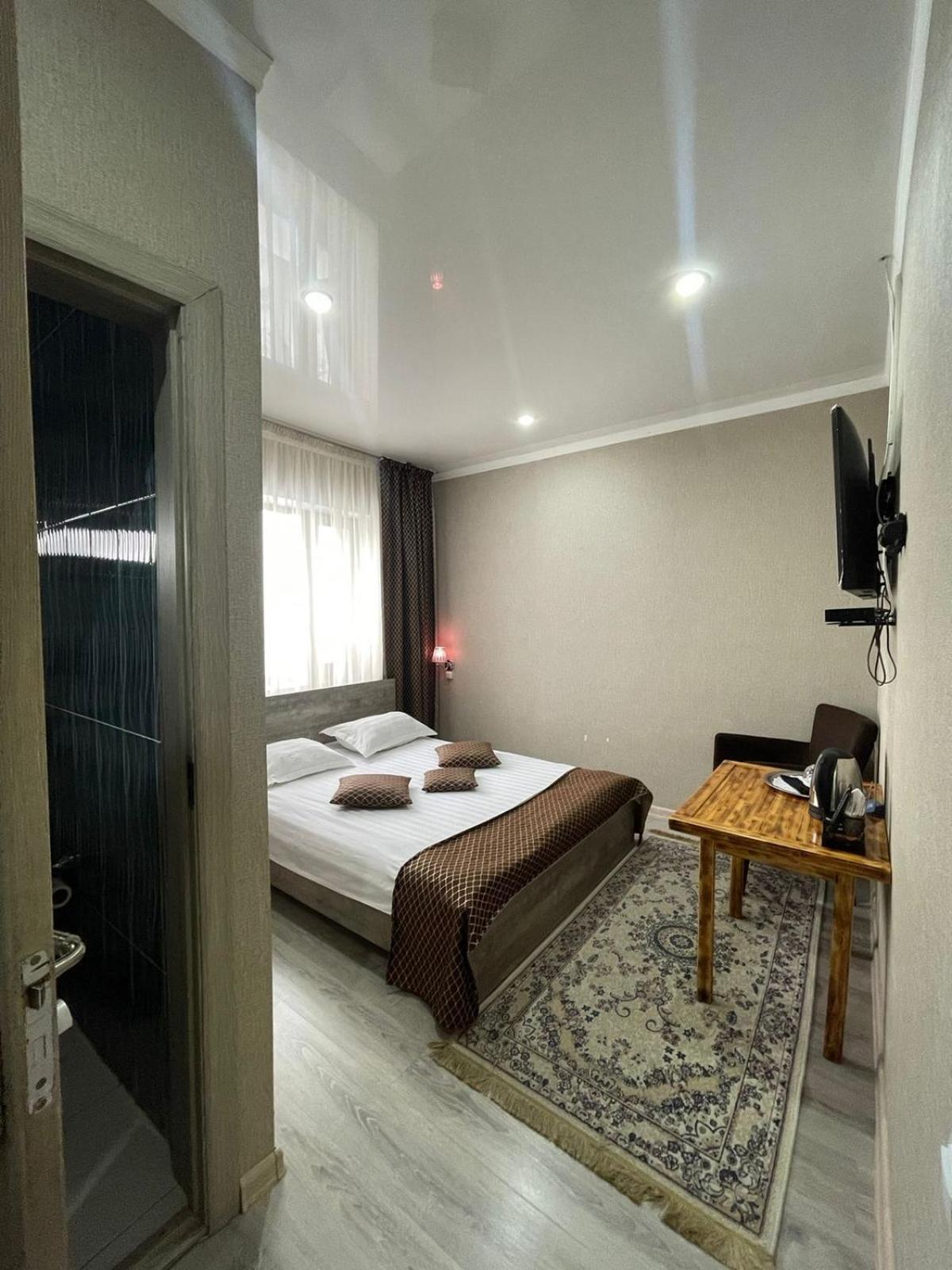 Vip Mini Hotel セメイ エクステリア 写真