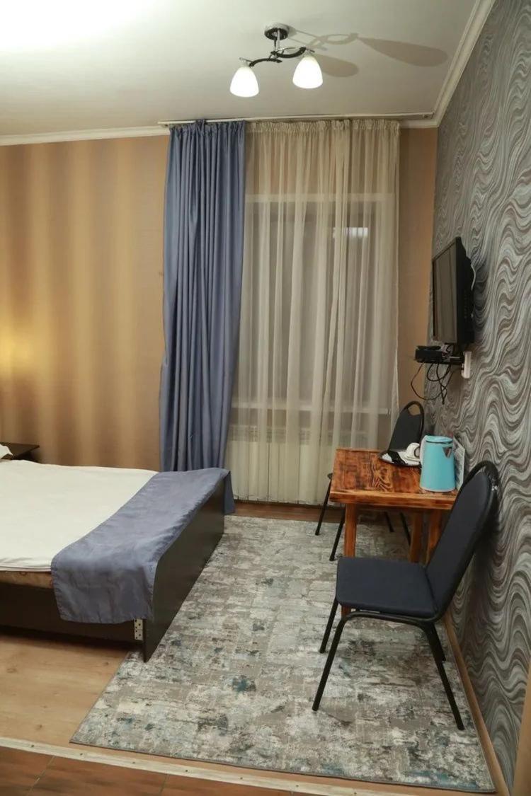 Vip Mini Hotel セメイ エクステリア 写真