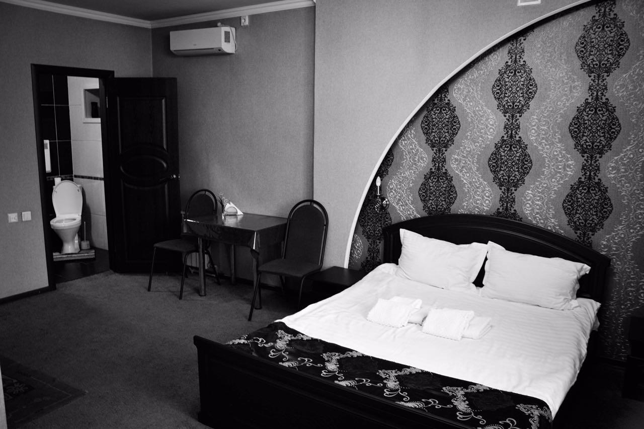 Vip Mini Hotel セメイ エクステリア 写真